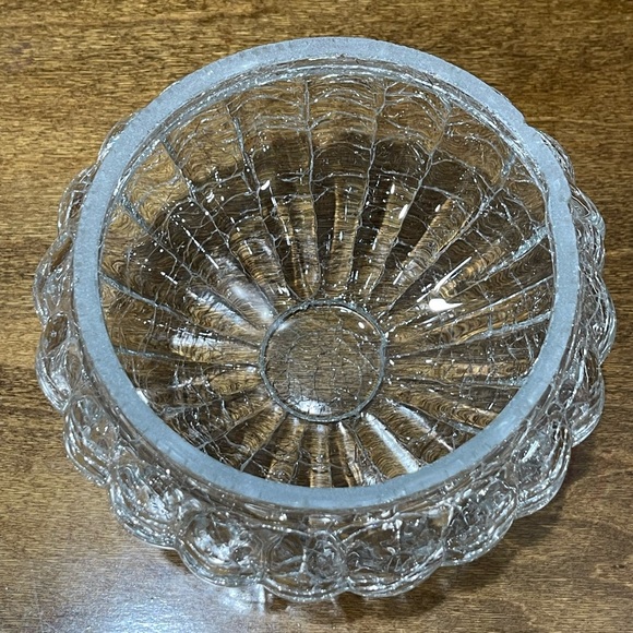 Vintage filigree crackled glass vanity jar. - Picture 7 of 9